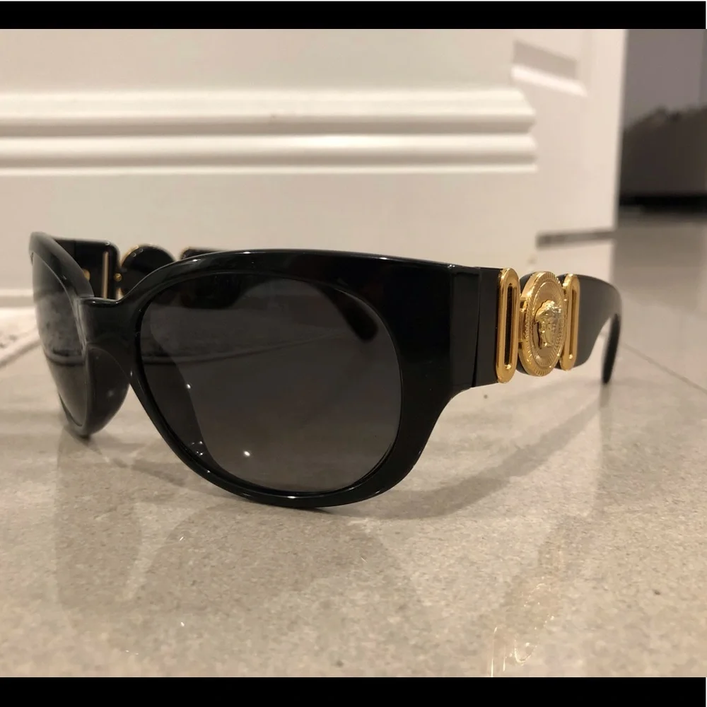 Versace Sunglasses - Picture 5 of 9